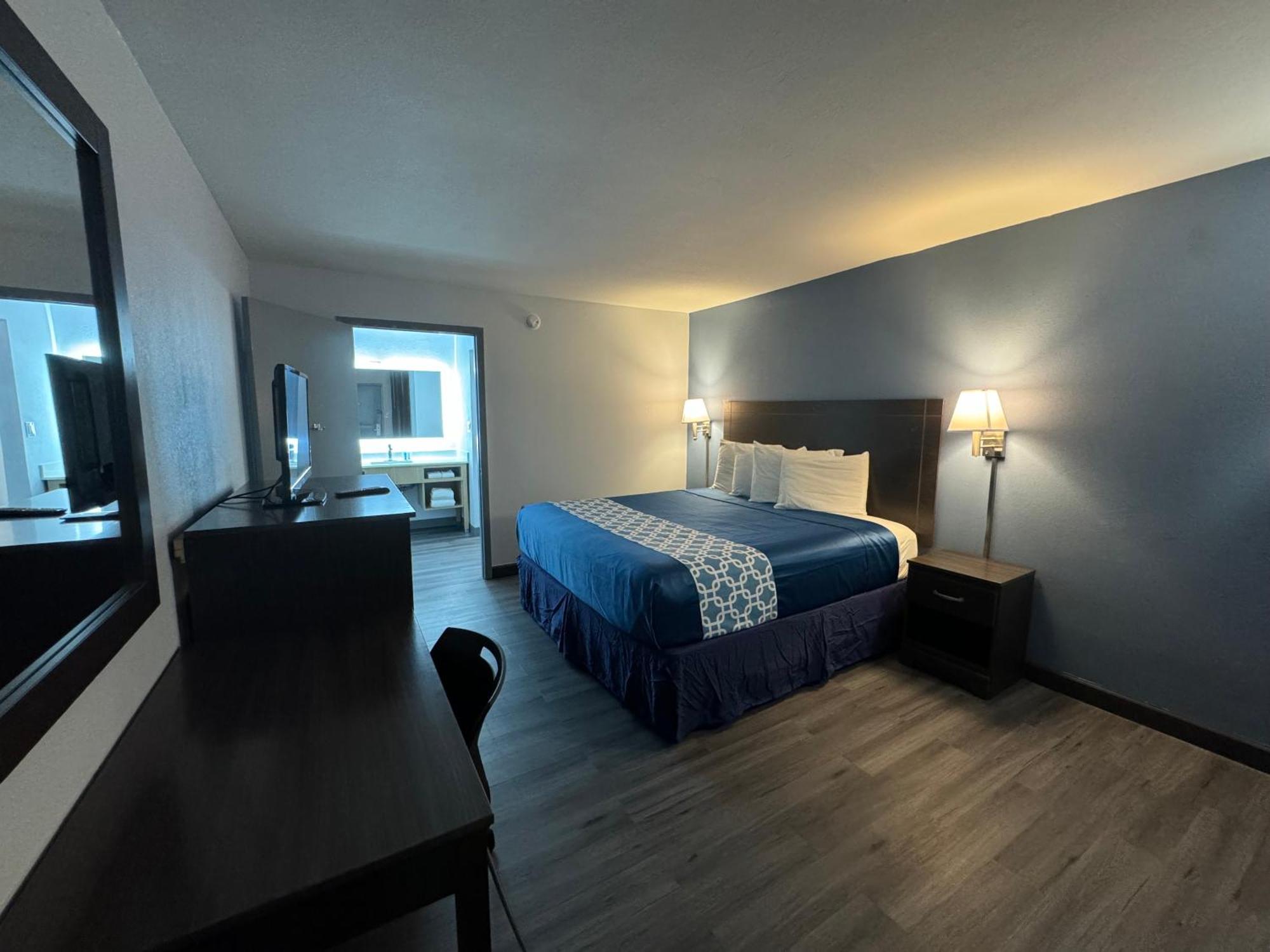 Travelodge By Wyndham Gainesville Exterior photo